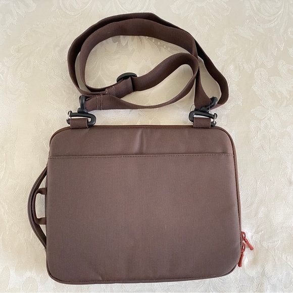 STM I pad case bag for 13" Screens (Small, Chocolate/Orange) - Picture 5 of 9